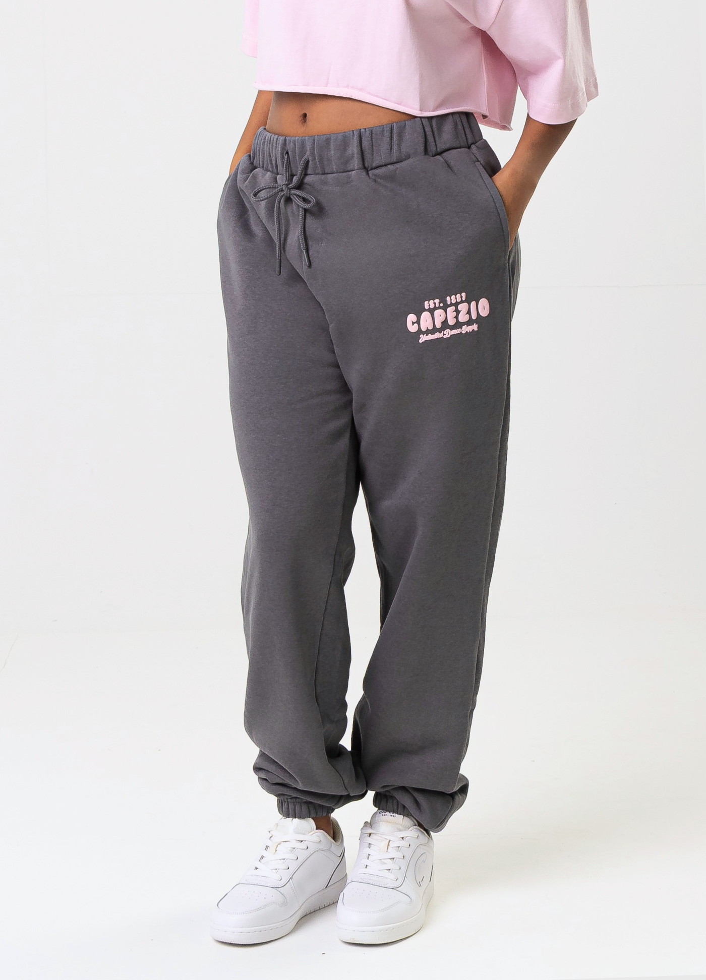 CALÇA DE MOLETOM MOMENTUM-FORVM COMERCIO EXTERIOR LTDA EPP-Capezio Brazil