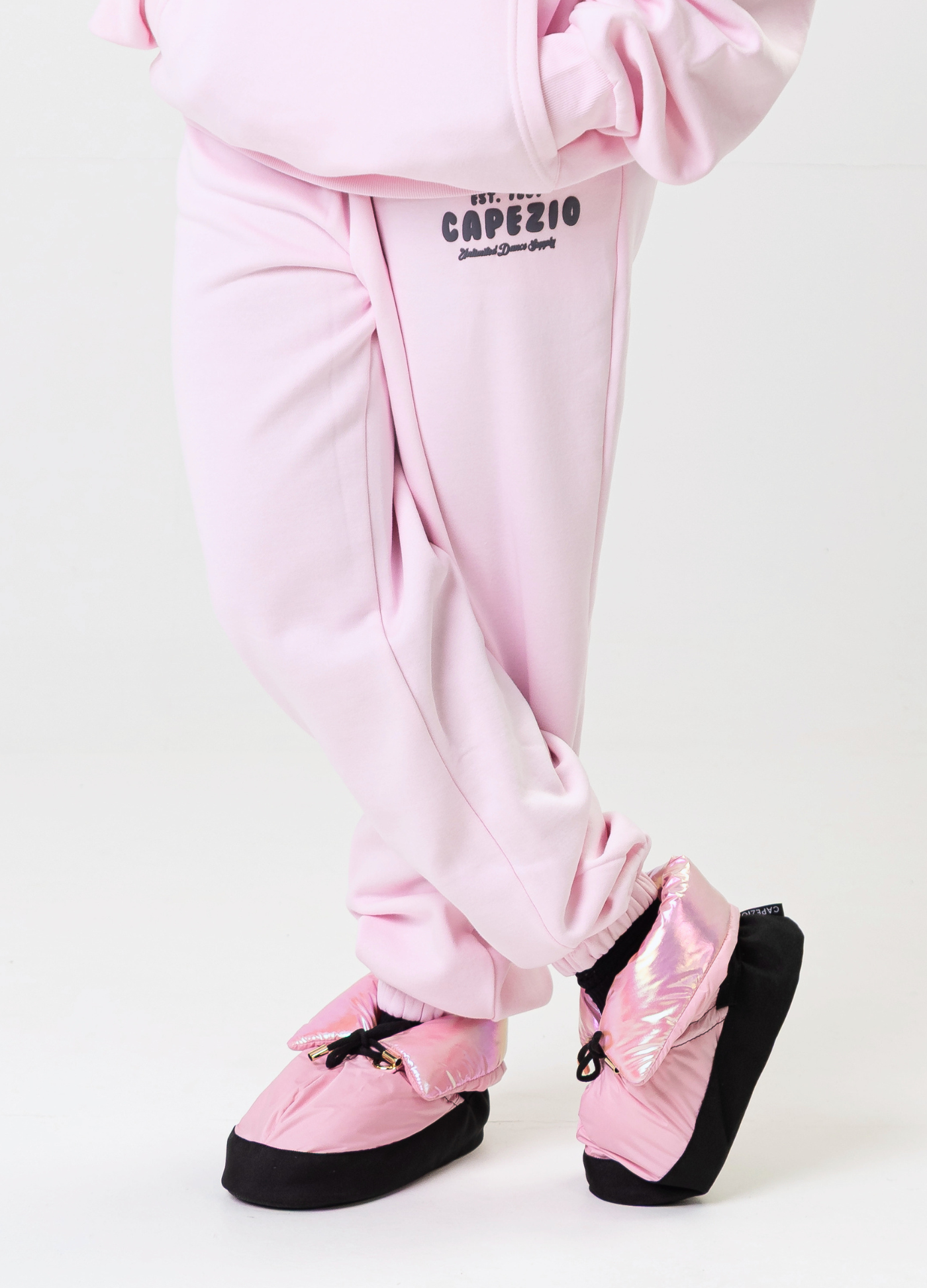 CALÇA DE MOLETOM MOMENTUM-FORVM COMERCIO EXTERIOR LTDA EPP-Capezio Brazil