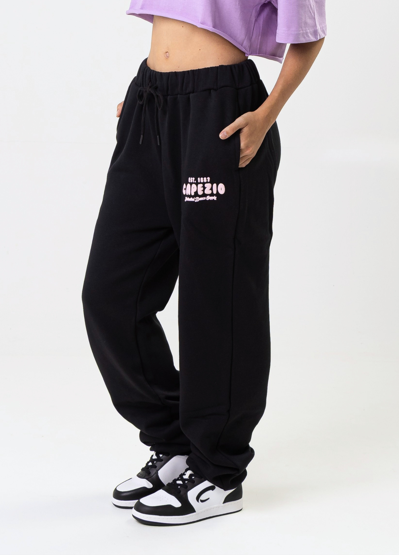 CALÇA DE MOLETOM MOMENTUM-FORVM COMERCIO EXTERIOR LTDA EPP-Capezio Brazil