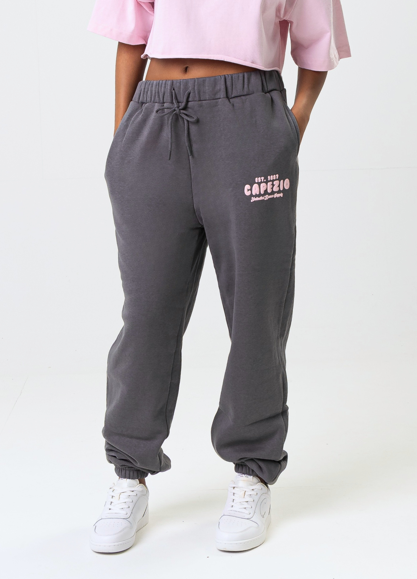 CALÇA DE MOLETOM MOMENTUM-FORVM COMERCIO EXTERIOR LTDA EPP-Capezio Brazil