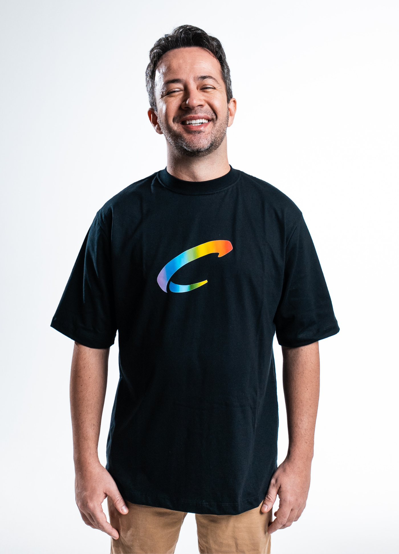 Camiseta Oversized Love Is - Rainbow-Vestuário-Capezio-Brasil