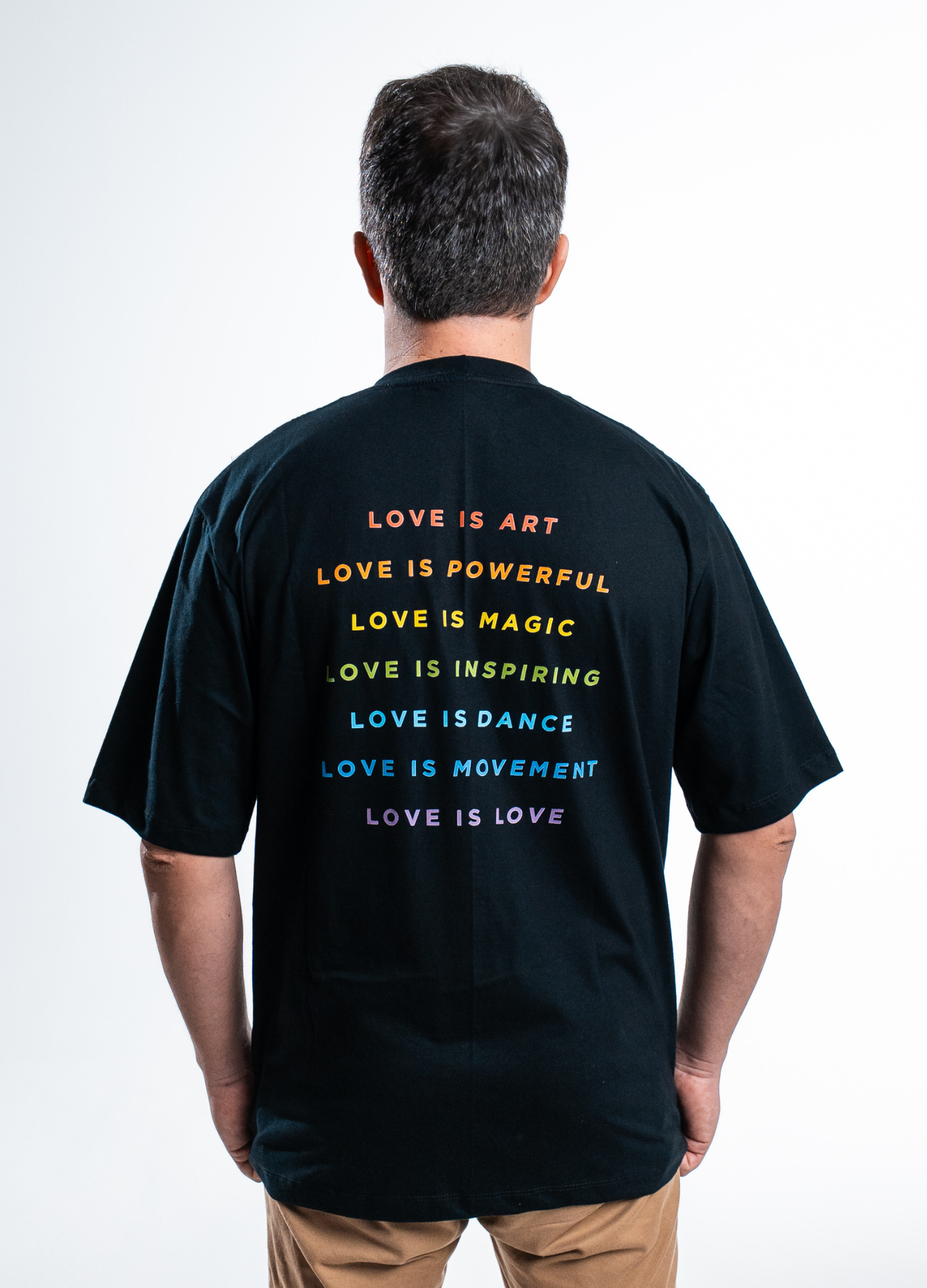 Camiseta Oversized Love Is - Rainbow-Vestuário-Capezio-Brasil