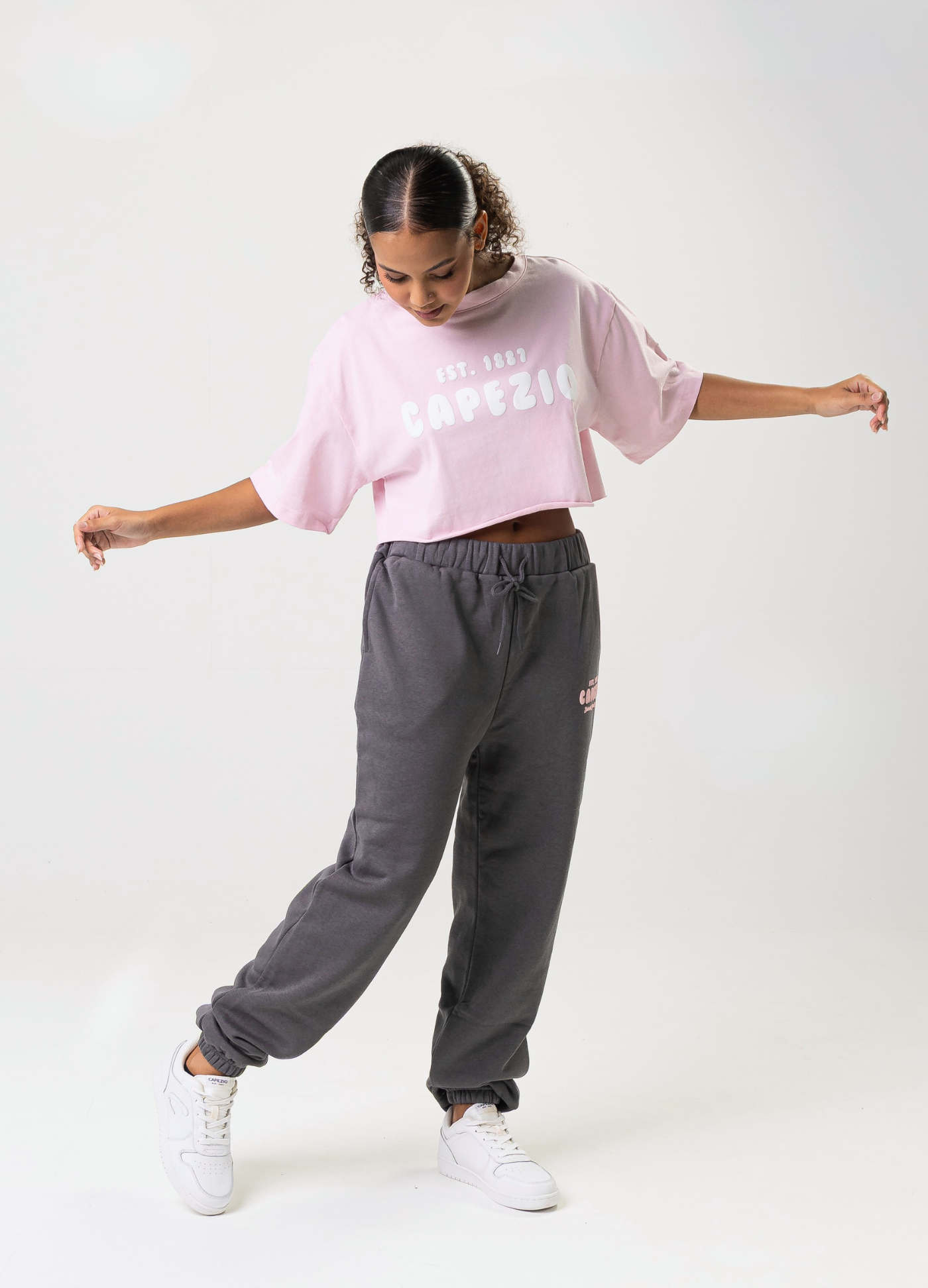 CALÇA DE MOLETOM MOMENTUM-FORVM COMERCIO EXTERIOR LTDA EPP-Capezio Brazil