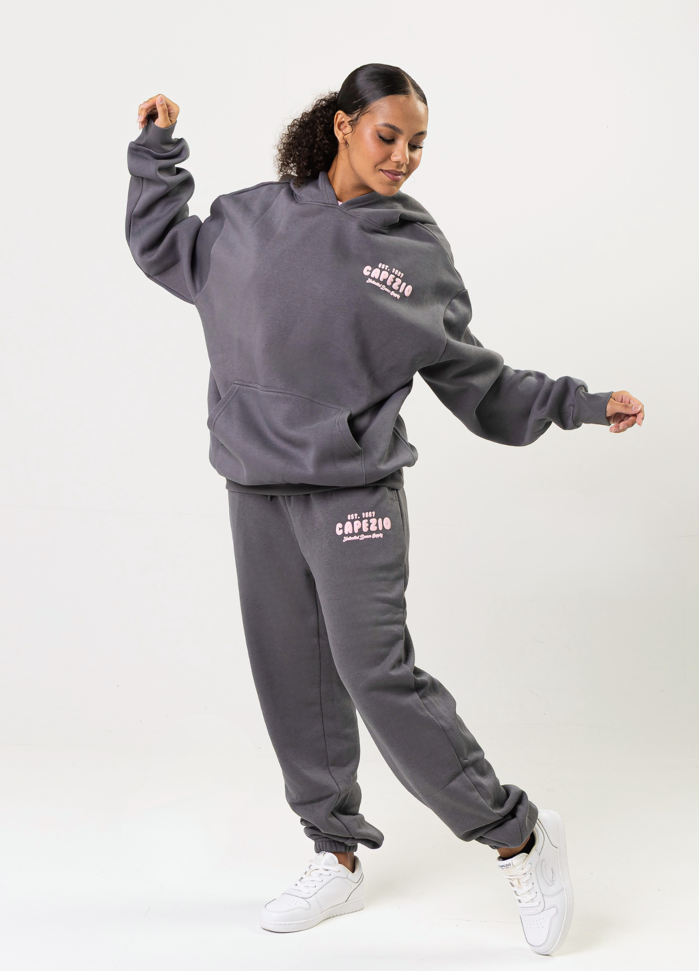 CALÇA DE MOLETOM MOMENTUM-FORVM COMERCIO EXTERIOR LTDA EPP-Capezio Brazil