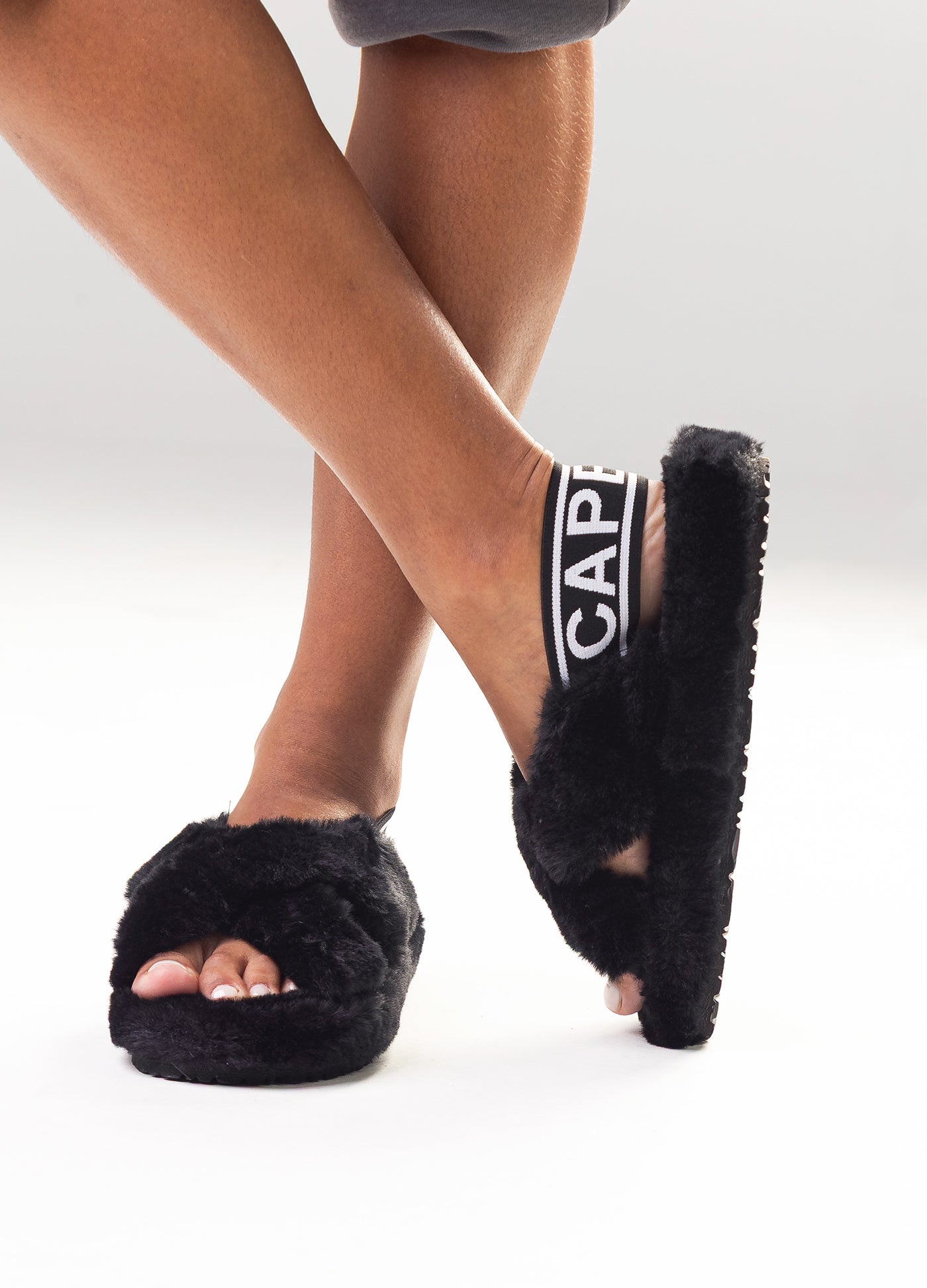 Plush Slipper - Preto-FORVM COMERCIO EXTERIOR LTDA EPP-Capezio Brazil